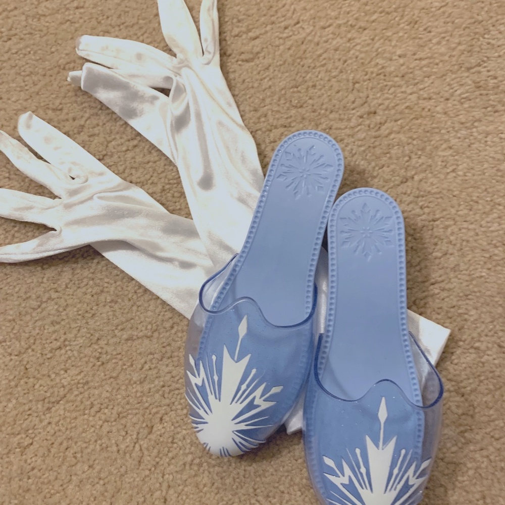 FROZEN heels and gloves
